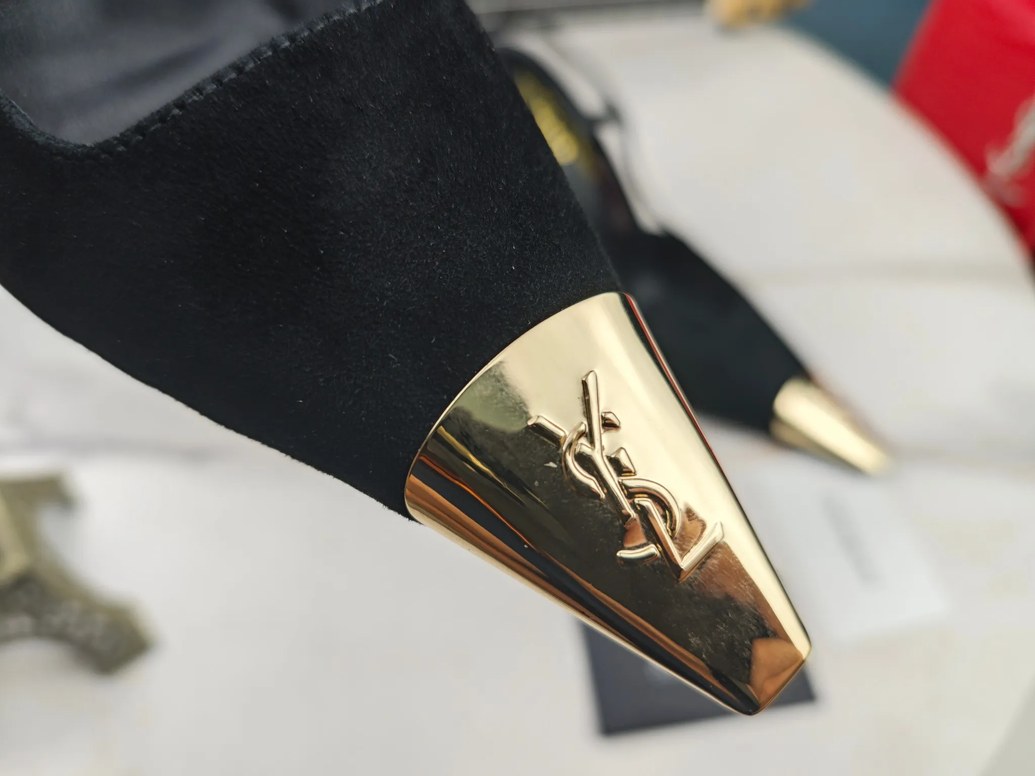 👟👟Ex-factory price 560👟👟【Saint Laurent】Yves Saint Laurent, high-heeled YSL sandals💃2024 early autumn counters are synchronized with the latest styles, YSL, and decorations👠 Classic and high-quality glamorous masterpieces, the hottest spring and summer series in the counter, with temperament, fashion, classic and attractive design style 😌The effect on the feet is particularly beautiful〰️, the material is imported from Italy, small black cow, imported black patent leather, lining, and foot pads; sheepskin, stiletto sandals, size 35-41 (34.41.42 must be customized, non-refundable) outsole; imported genuine leather outsole, complete with counter packaging
